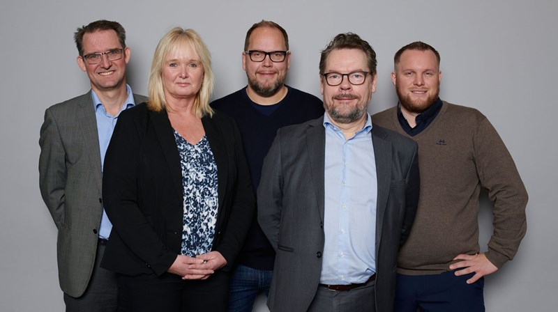 Ledergruppen i Kirkepartner, f.v. Knut Riksen jr., Nina Wang, Ole Kristian Klevstrand, daglig leder Inge Mauseth og driftssjef Terje Hansen. (Foto: Kirkepartner)